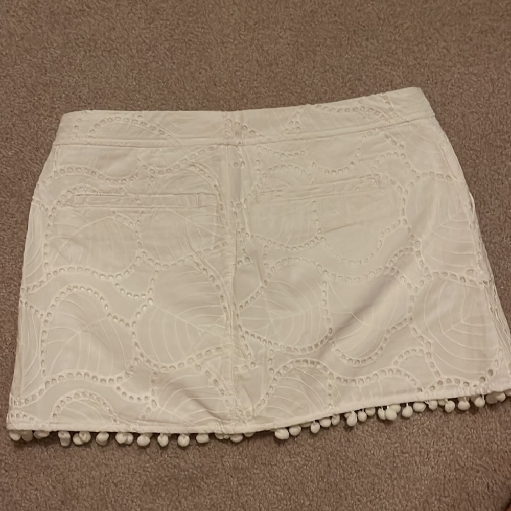 White size 4 Lilly Pulitzer eyelet skort - Picture 5 of 5